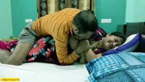 Indian Xxxxx Video Newलंड पकड़कर कभी सीधे तो कभी गांड दिखाकर चूत में घुसेडती लड़की वीडियो