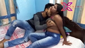 New Xx Videoसेक्सी सविता भाभी – एक चुदासी पत्नी का कामुक राज़! वीडियो